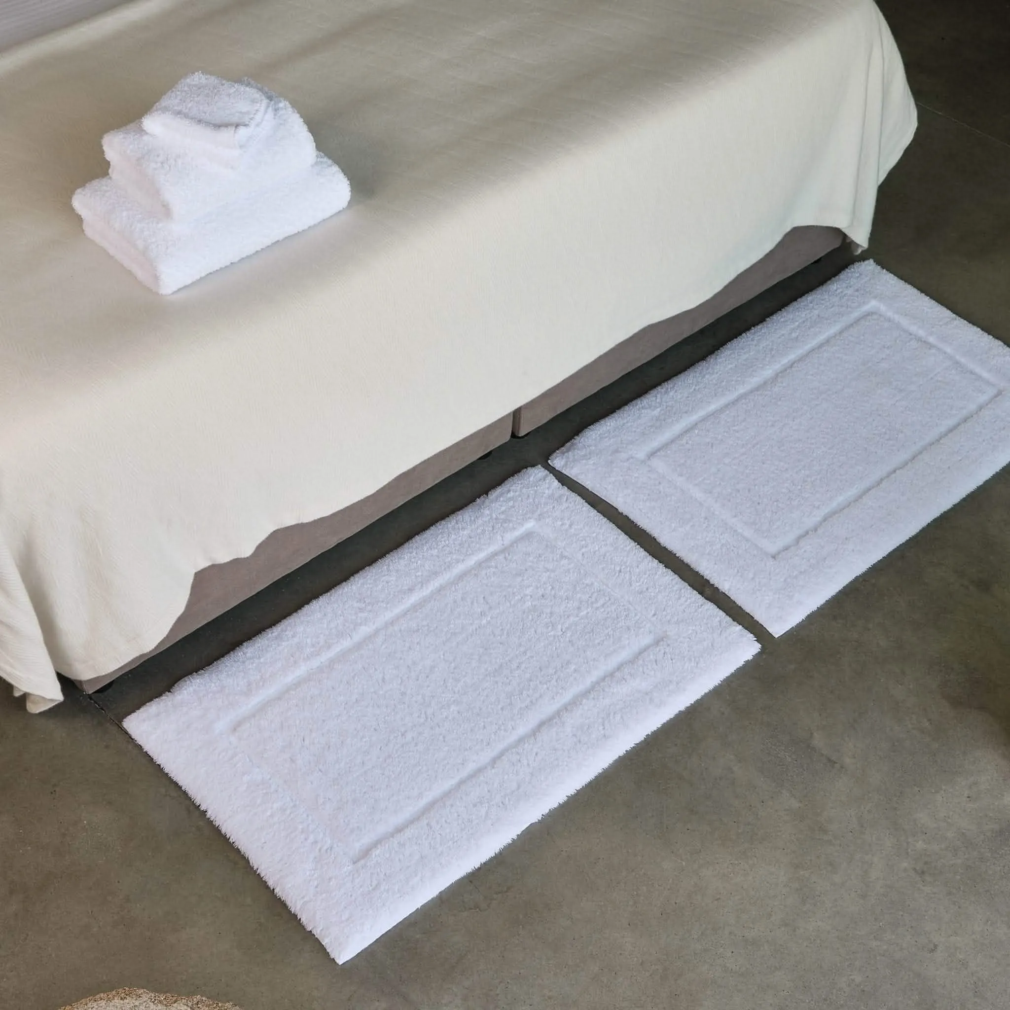 Must Bath Rug (23 x 39" | 60 x 100 cm)